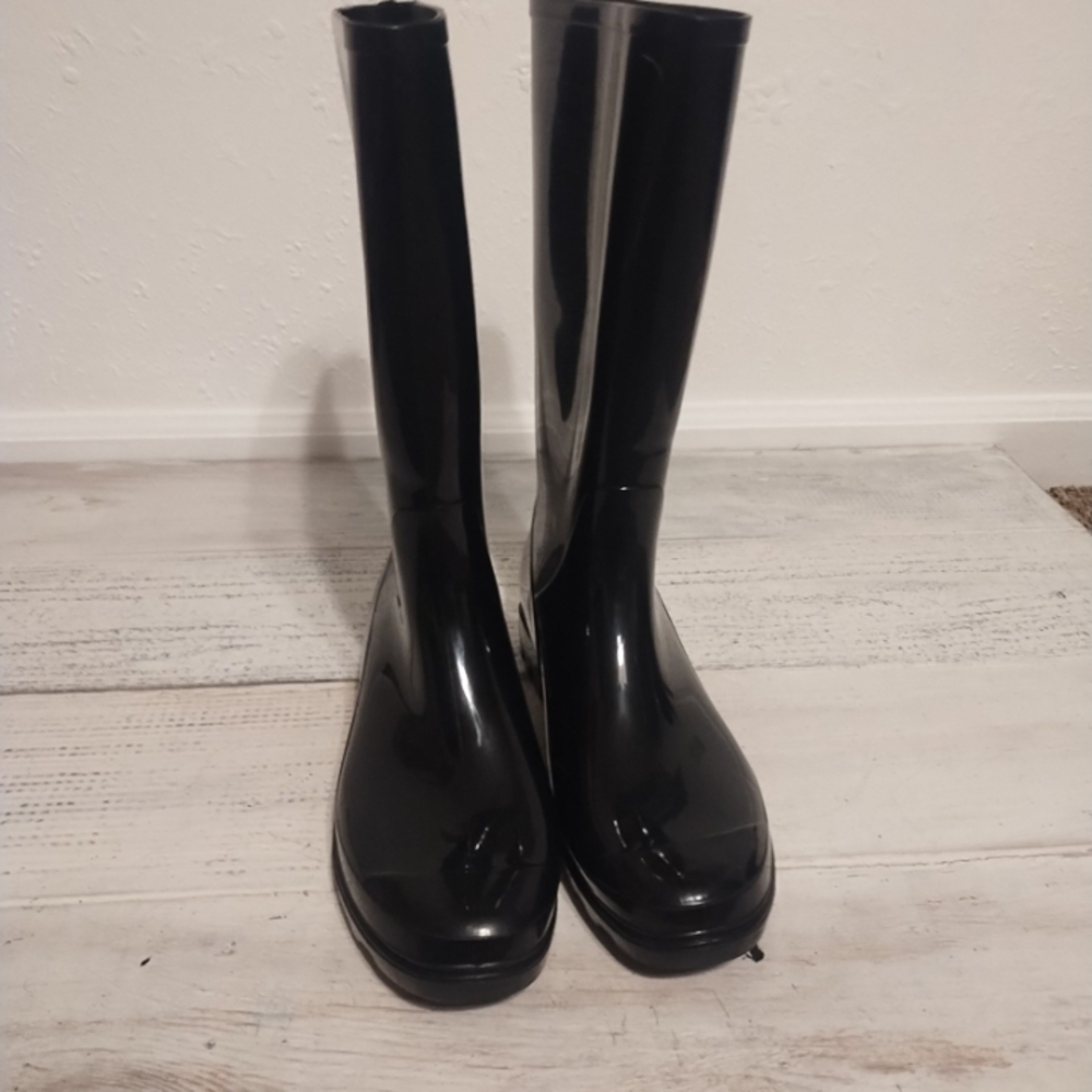 Black Rain Boots Women’s Size 7 Vinyl Rubber Calf Length brand unknown